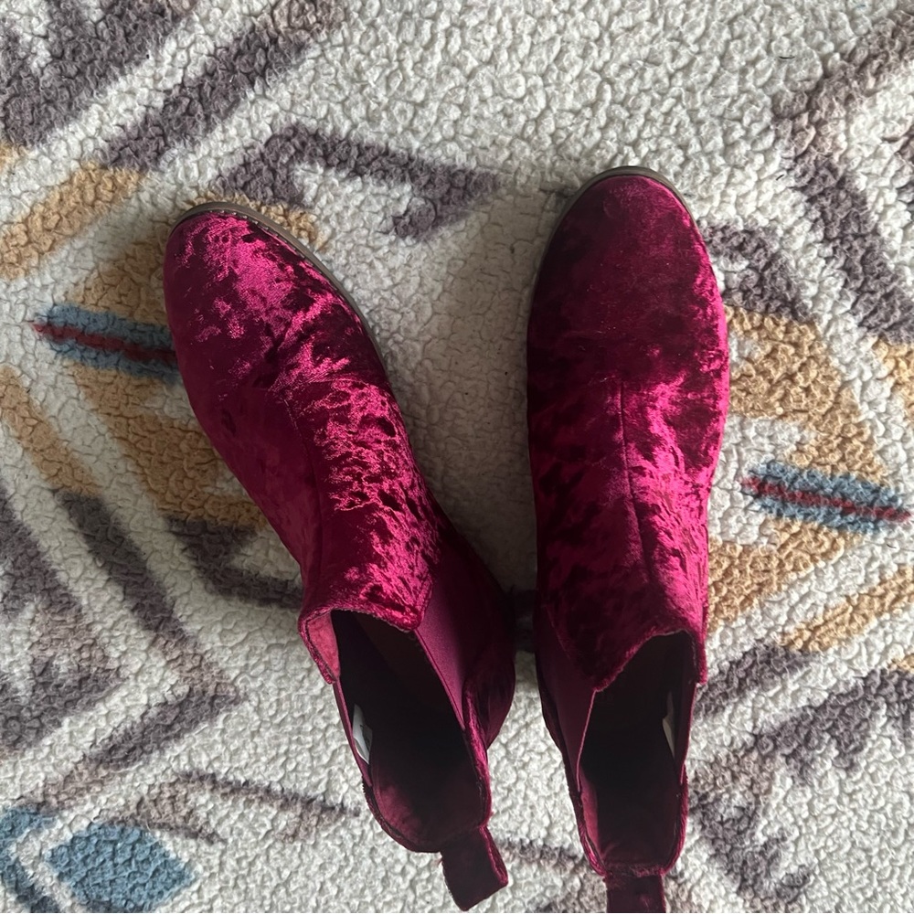Toms Velvet Ankle Boots in black cherry (purplish red) Chelsea boots Ella